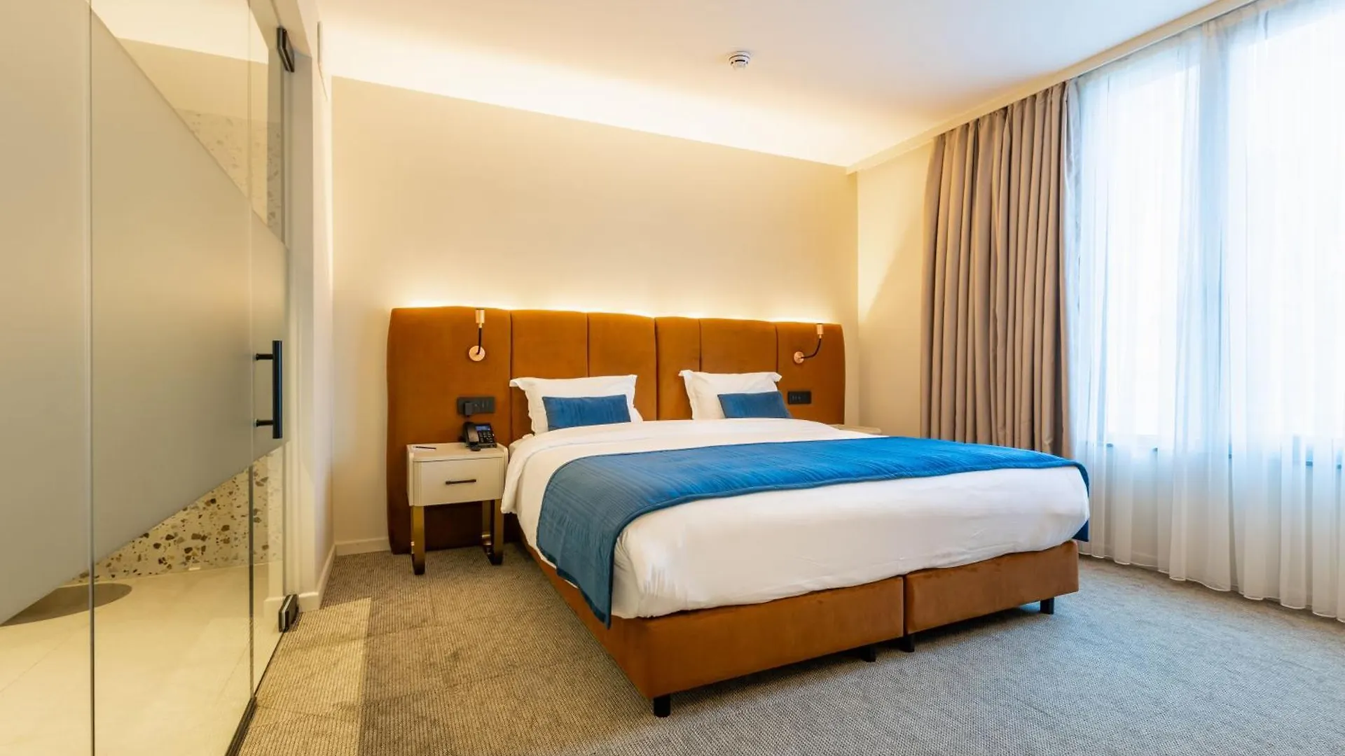 The Liman Hotel Saint-Josse-ten-Noode 4*,